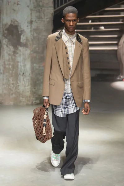 Look 27